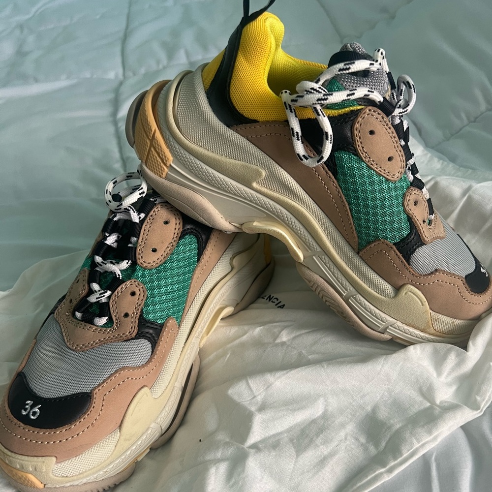 BALENCIAGA TRIPLE S SNEAKER